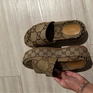 women’s gucci beige platform slide sandals